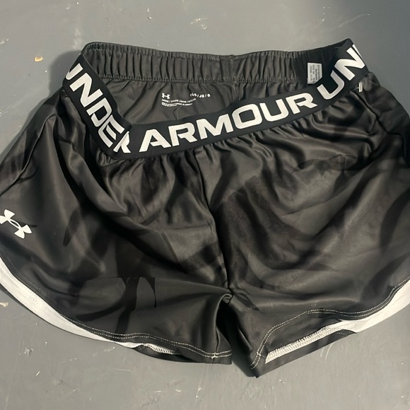 Under Armour youth large athletic shorts - Picture 1 of 2